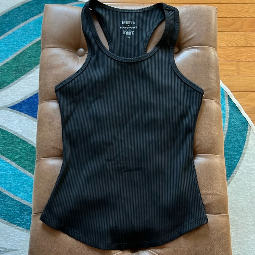 NWT: Year of Ours black ribbed tank